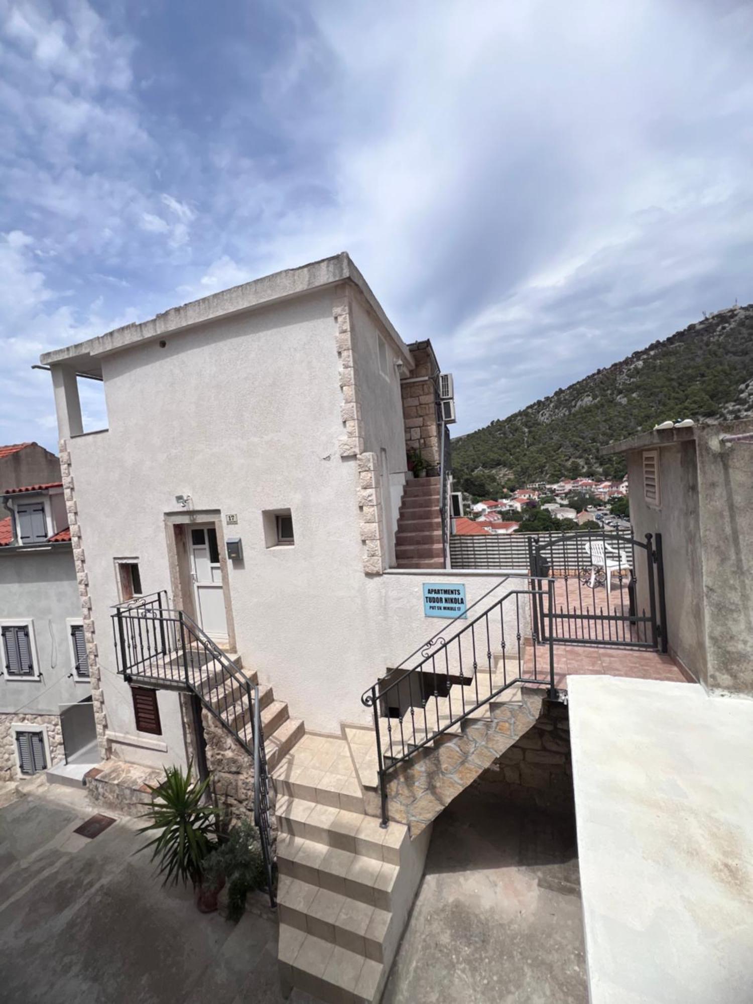 Apartments Tudor Nikola Hvar Town Eksteriør billede